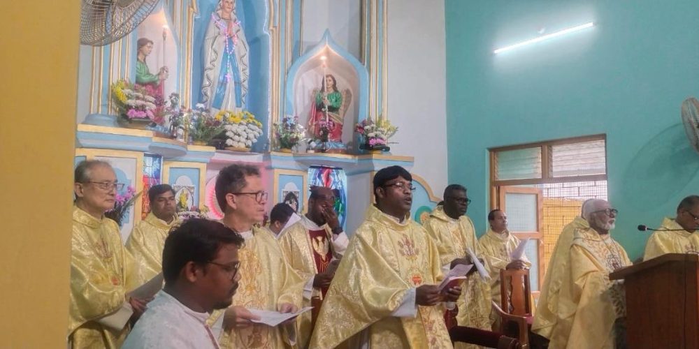 On February 23rd, the vibrant Parish of Serampore came together to celebrate a significant milestone: the Golden Jubilee of the SSCC India presence